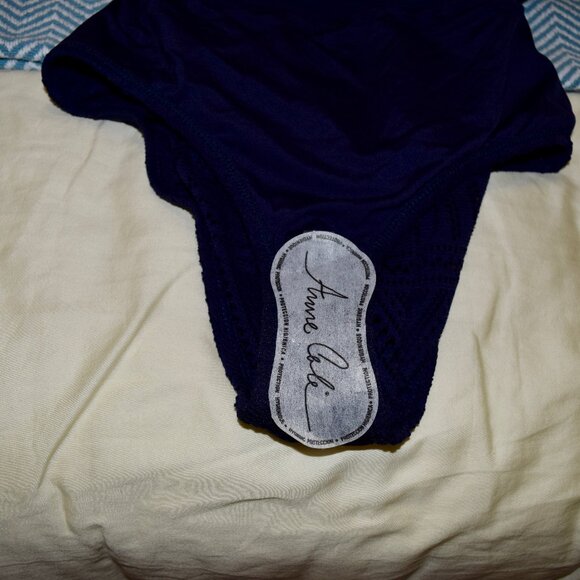 Anne Cole Signature Navy Crochet All Day Plunge One-Piece Size 8 NEW - Picture 11 of 12